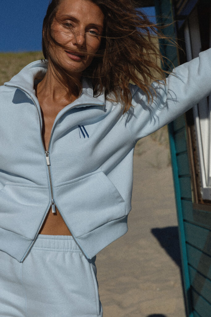 Sweatshirt with a zipper EASE